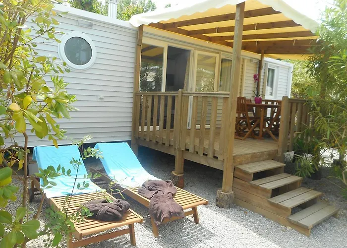 مكان تخييم Vic's Land Holidays 5*