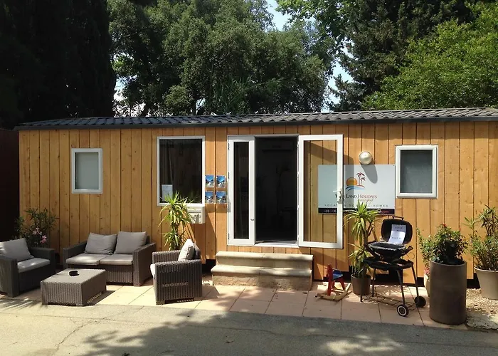 Vic's Land Holidays مكان تخييم 5*
