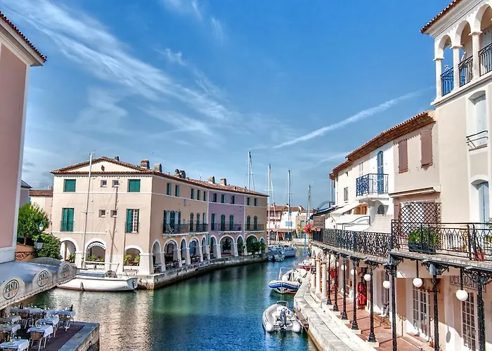 مكان تخييم Vic's Land Holidays 5*