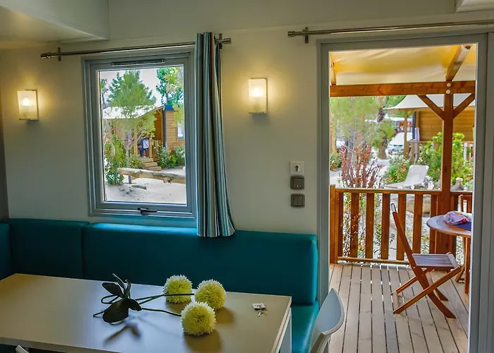 مكان تخييم Vic's Land Holidays 5*