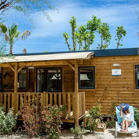 Kemp Vic's Land Holidays