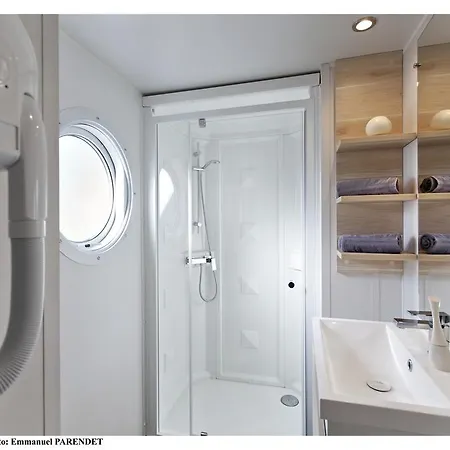 Vic's Land Holidays グリモー