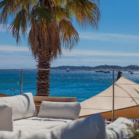 Vic's Land Holidays